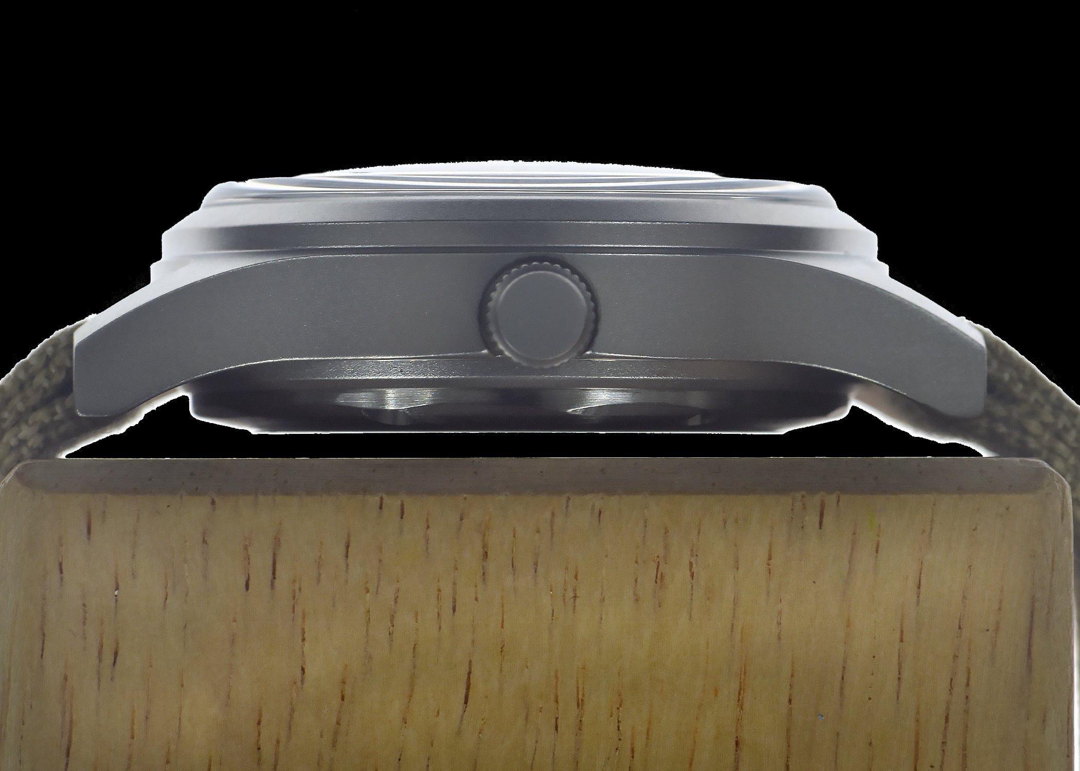 GG-W-113 U.S 1960s Pattern Automatic Military Watch 100m Water Resistant with Shatter and Scratch Resistant Sapphire Box Crystal on Matching Retro Stainless Steel "Bonklip" Bracelet with an Additional Webbing Strap